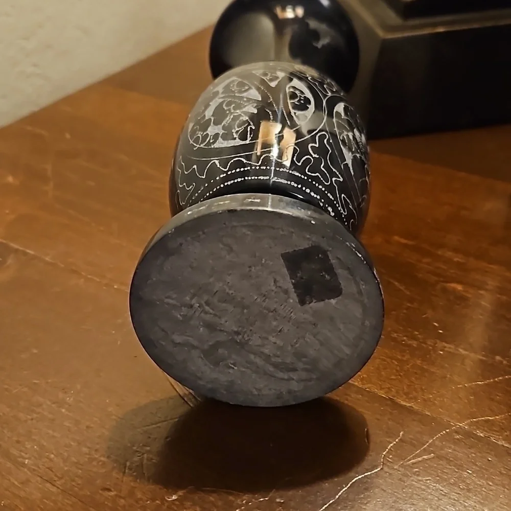 VTG Black Onyx Floral Etched Castlecore Outdoor Patio Vase